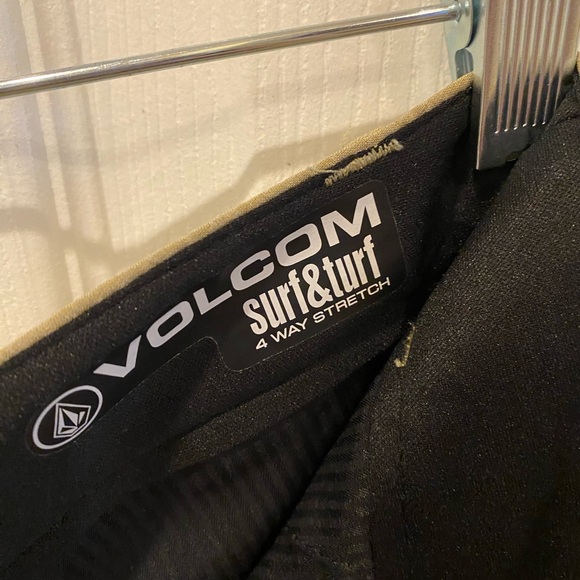 VOLCOM Men’s 28 Waist Tan Dress Shorts - Picture 3 of 4